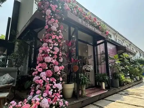 温馨花语，浪漫绽放——花店网站全新模板大揭秘，网上花店网页制作教程